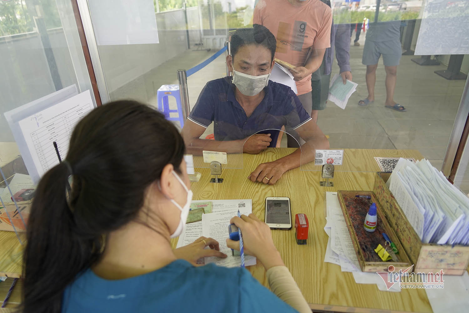 Người tại 4 vùng 'xanh, cam, vàng, đỏ' vào Quảng Ninh như thế nào?