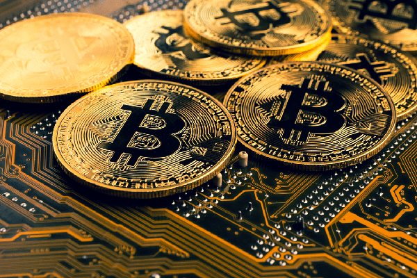 Bitcoin tăng một mạch lên 58.000 USD, cao nhất trong 6 tháng