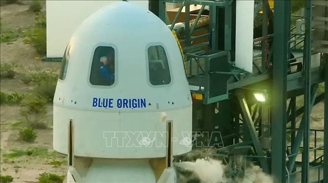 Blue Origin - Thành công sứ mệnh đưa hành khách lớn tuổi: Công ty Blue Origin đã có một bước đột phá khi thành công đưa hai hành khách cao tuổi lên vũ trụ. Khám phá các hình ảnh và biết thêm về sứ mệnh này để cảm nhận được niềm tin và sự kiên trì của những người tiên phong trong cuộc chinh phục vũ trụ.