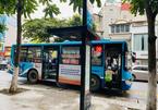 Ngày đầu Hà Nội vận tải công cộng hoạt động trở lại, ít khách đi xe