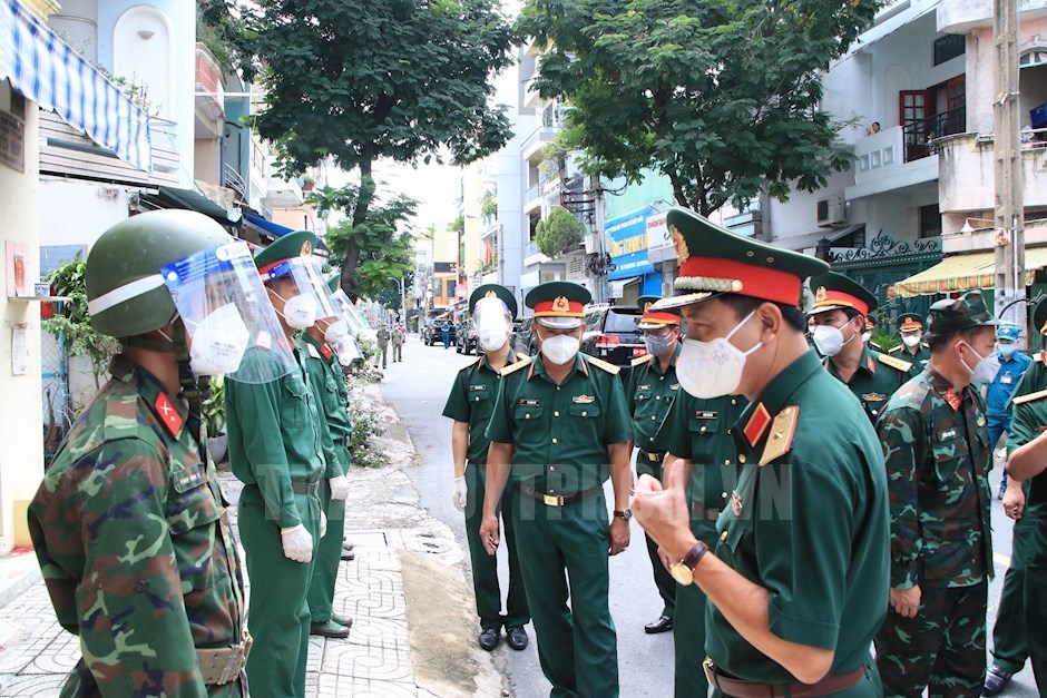 Bộ đội Quân khu 7 giúp dân chống dịch, làm nhiều việc chưa từng làm