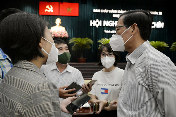 Chủ tịch Phan Văn Mãi: 'Tháng 11 TP.HCM vẫn chưa trở lại trạng thái bình thường mới'
