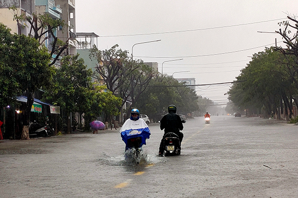 Bão số 8 tan, miền Trung tiếp tục có mưa to đến rất to