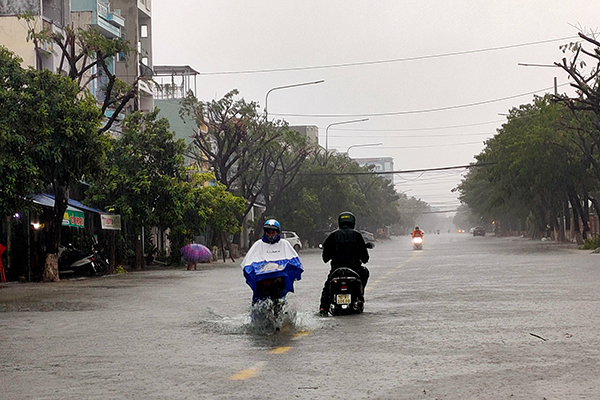 Bão số 8 tan, miền Trung tiếp tục đối mặt mưa to đến rất to