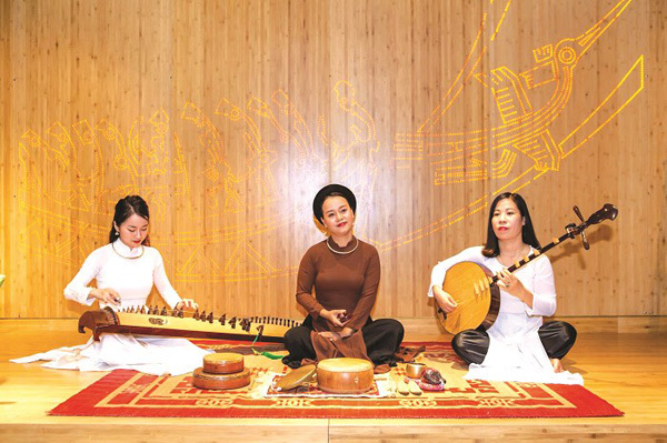 Artist promotes Xam folk singing to wider audience