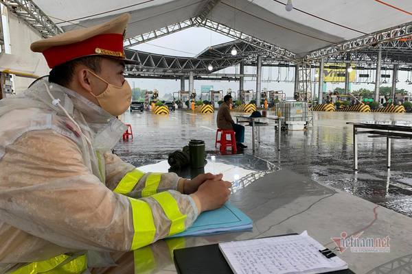 Hà Nội bỏ giấy đi đường, nới lỏng thủ tục ở nhiều chốt cửa ngõ