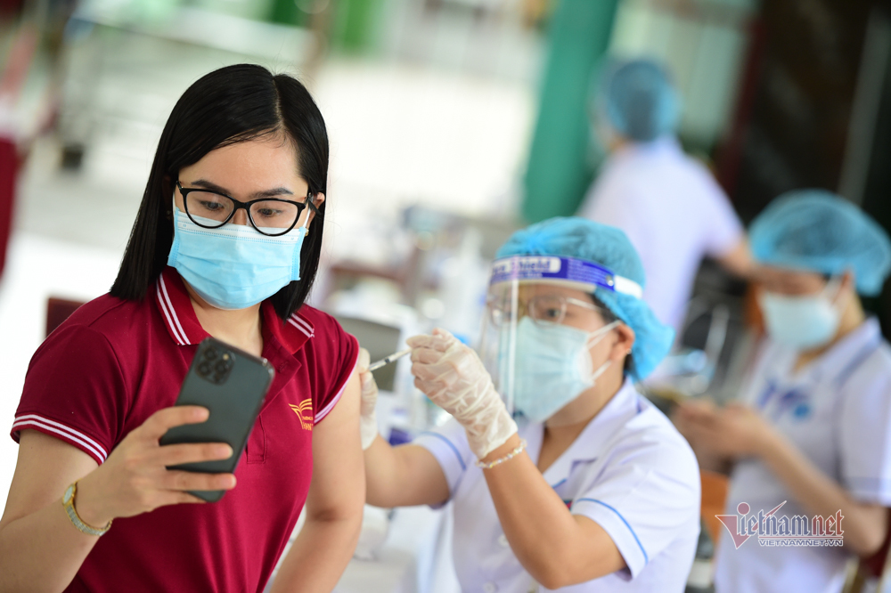 Việt Nam sẽ sản xuất vắc xin và chuyện biến 'nguy' thành 'cơ' trong đại dịch