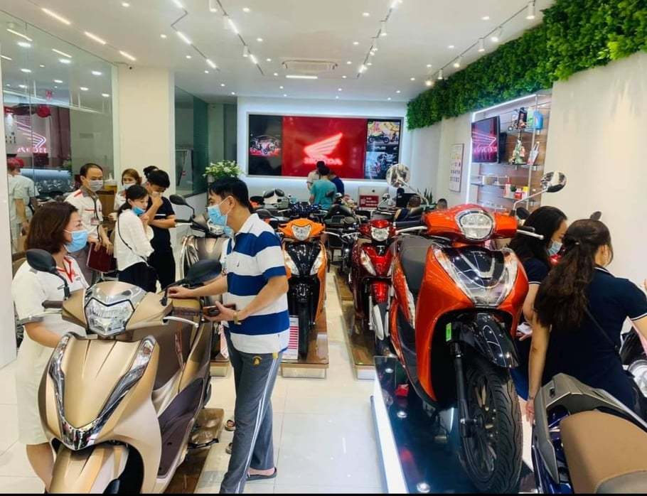 Xe máy hạ giá sốc, Honda Winner X giảm đến 17 triệu đồng