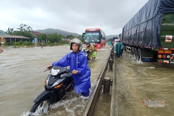 Mưa lũ làm 3 người chết, hơn 700 hộ dân phải sơ tán