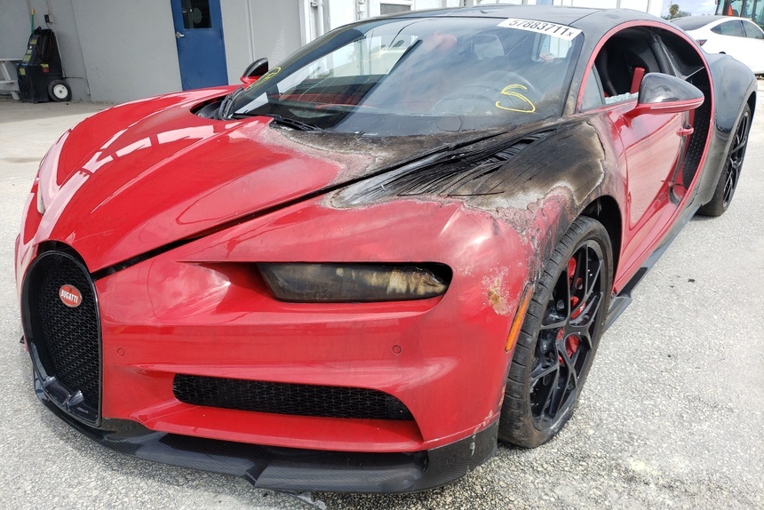 Chiếc Bugatti Chiron Sport cháy loang lổ được rao với giá 345.000 USD