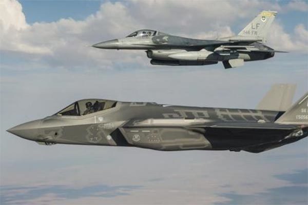 Giận Thổ mua 'rồng lửa' Nga, Mỹ chỉ muốn bán tiêm kích đời cũ thay F-35