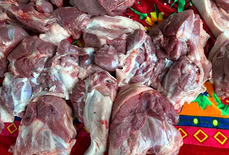 Đồng loạt giảm giá thịt lợn, hết cảnh neo cao ăn lãi dày