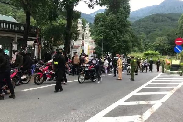 Vây bắt 190 'quái xế' tụ tập đánh võng ở Vĩnh Phúc