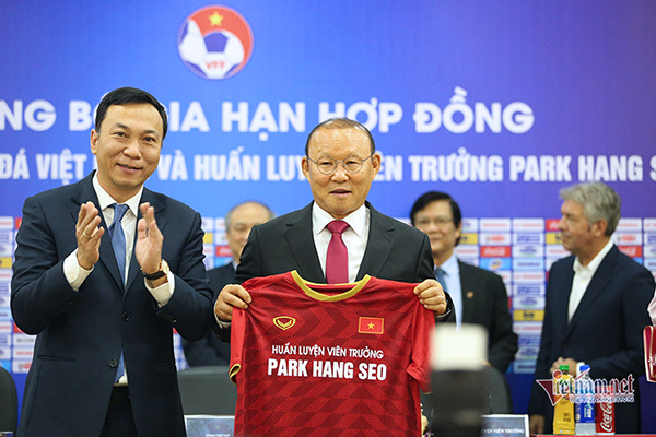 VN Football Federation to negotiate new contract with Korean Coach Park Hang Seo