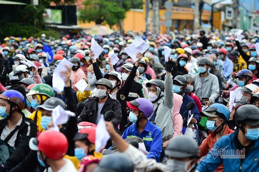 HCM City faces serious labor shortage as workers delay return until after Tet