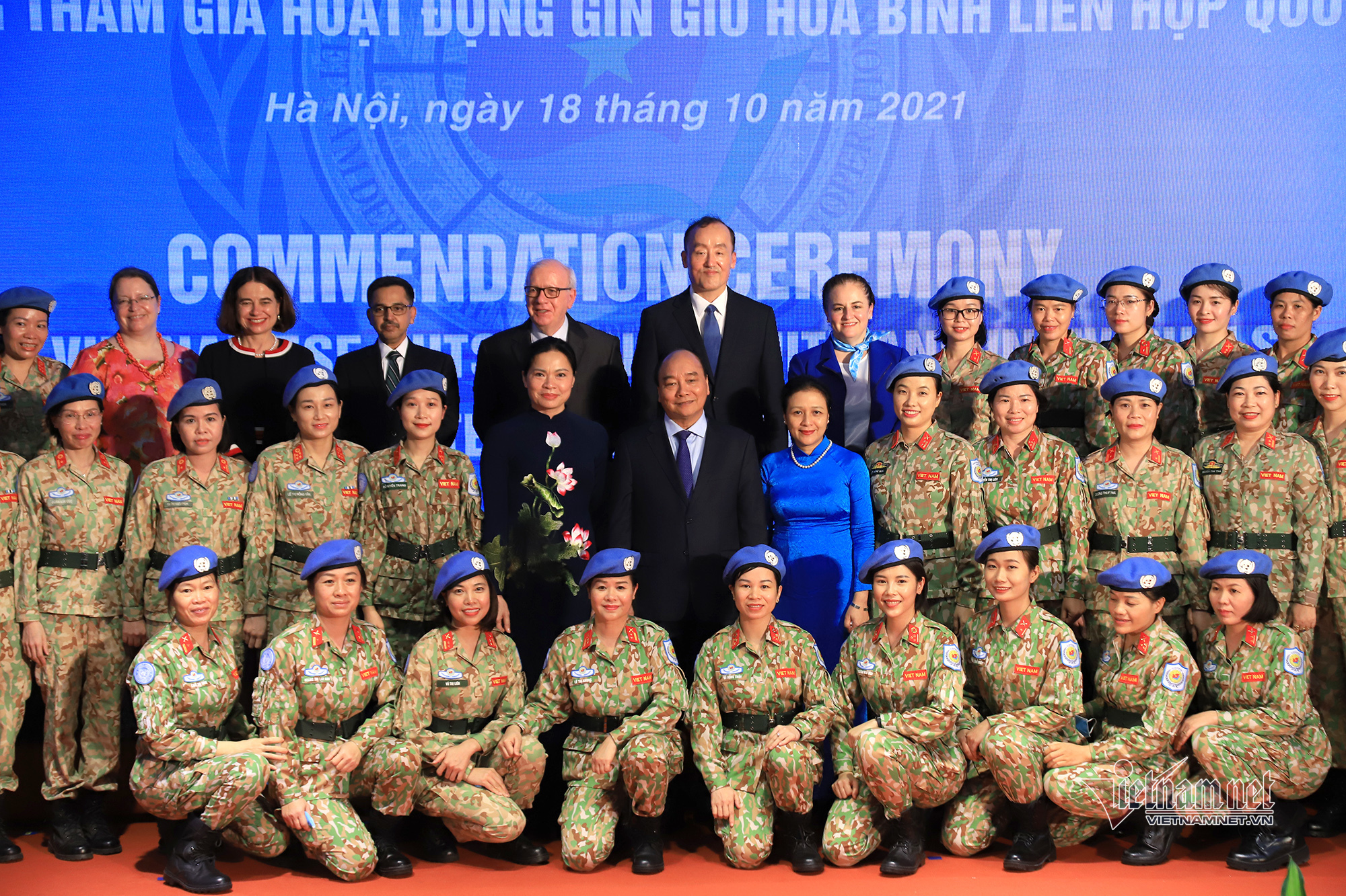 Chủ tịch nước: Chiến sĩ mũ nồi xanh đại diện cho dân tộc Việt Nam yêu hòa bình