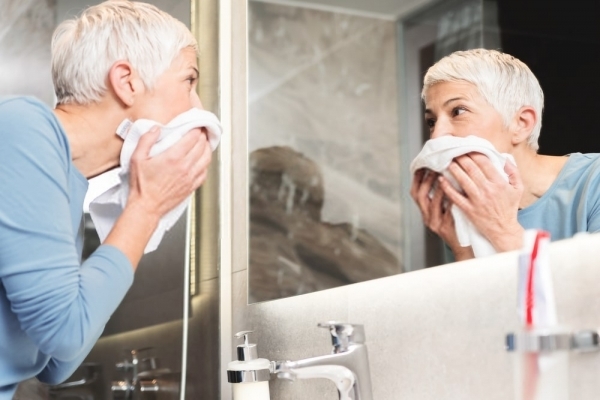 Cách chăm sóc da tốt nhất cho phụ nữ trên 50 tuổi