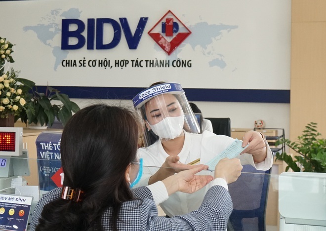 Ngân hàng 'toát mồ hôi' rao bán nợ, chỉ mong thu hồi đủ gốc