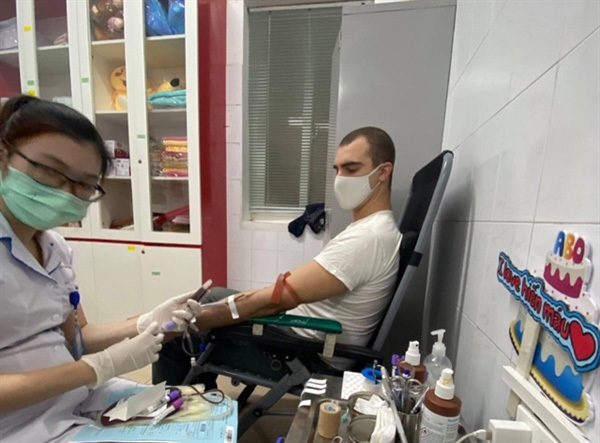 Hanoi expats donate blood during pandemic