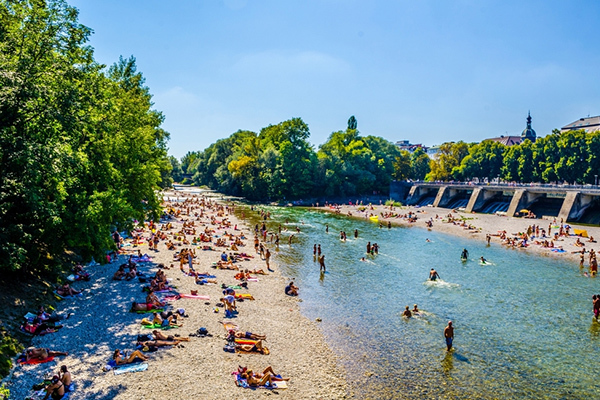 Những thành phố 'biến' cả dòng sông thành hồ bơi khổng lồ cho người dân