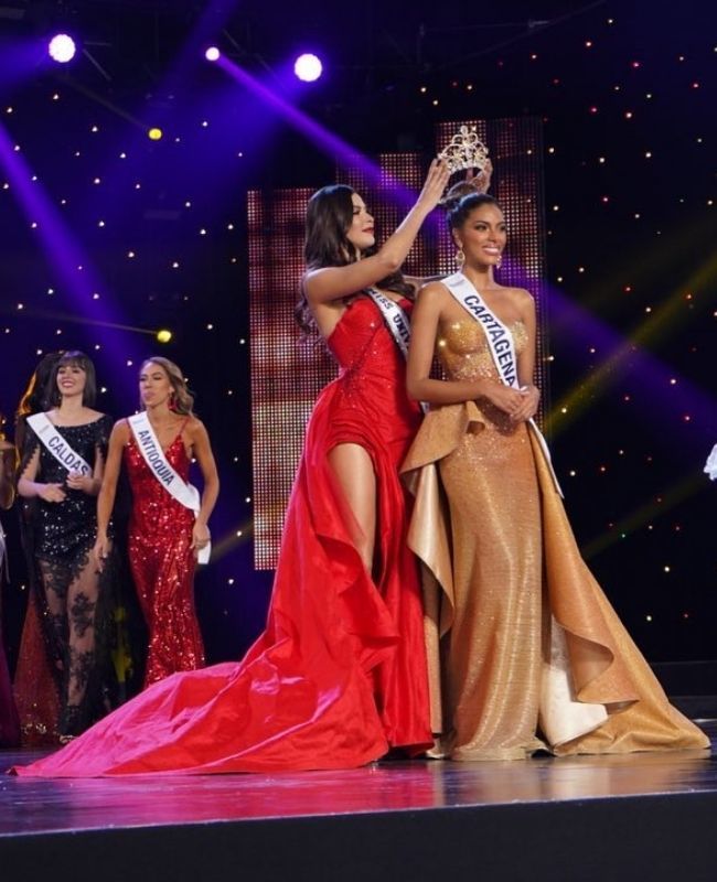 Hoa hậu Hoàn vũ Colombia 2021 sexy hết cỡ với 3 vòng hoàn hảo