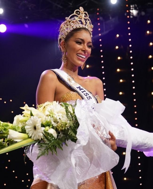 Hoa hậu Hoàn vũ Colombia 2021 sexy hết cỡ với 3 vòng hoàn hảo