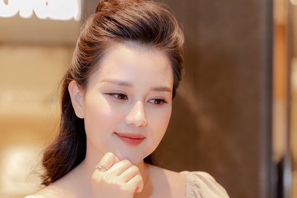 MC Huyền Châu VTV mong sớm tìm được tình yêu chân thành