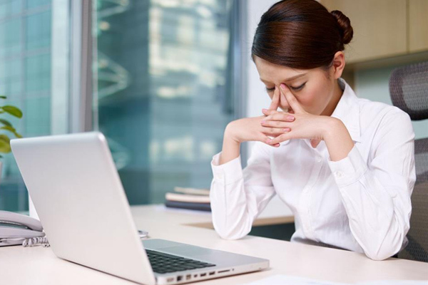Chưa cưới đã được mẹ bạn trai tặng quà 20/10 là chiếc laptop đắt đỏ, lúc vào file tài liệu lạ, tôi sốc với lời nhắn gửi của bà trong đó