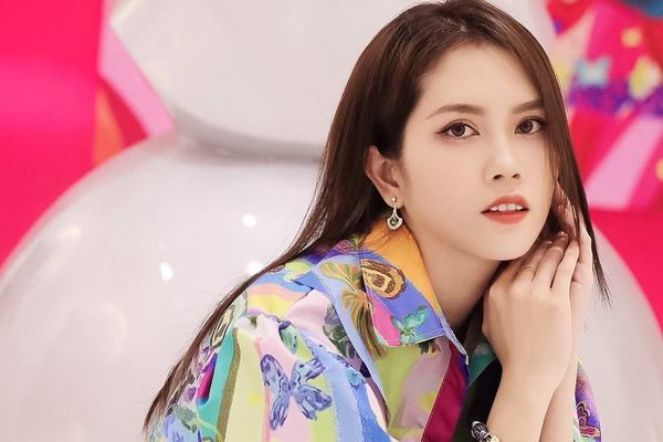Vợ trẻ kém 13 tuổi của Minh Tiệp: Tôi không phải tín đồ hàng hiệu