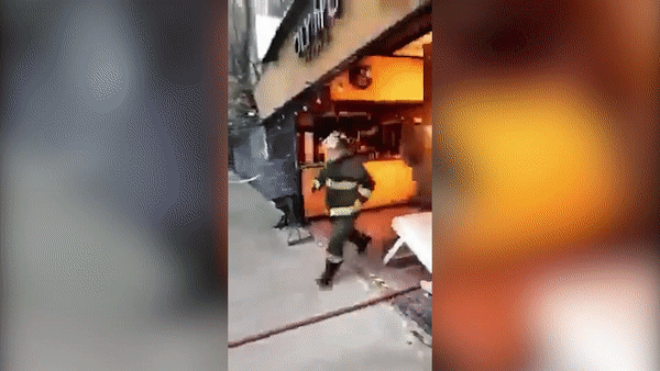 Video hành động của người lính cứu hỏa lan truyền chóng mặt