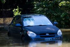 8 dấu hiệu "tố" ô tô từng bị hư hỏng do ngập nước