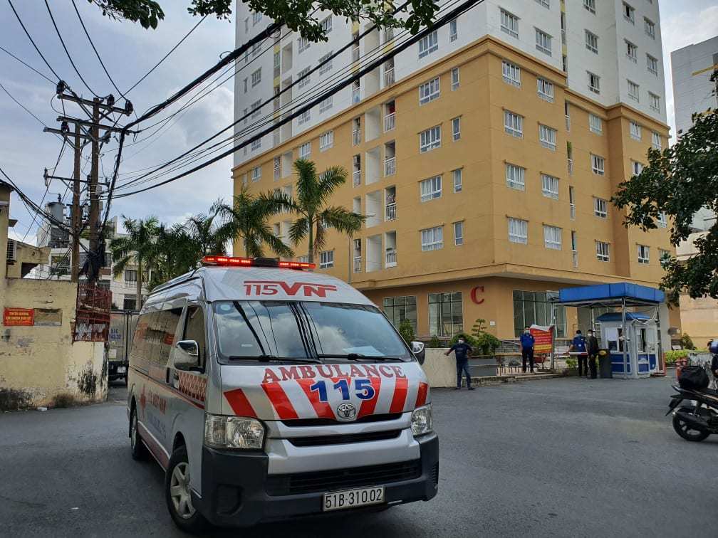 Người đàn ông ở TP.HCM rơi từ tầng 19 chung cư xuống tử vong