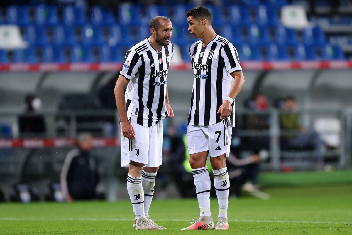 Chiellini nói phũ, Ronaldo nên sớm biến khỏi Juventus