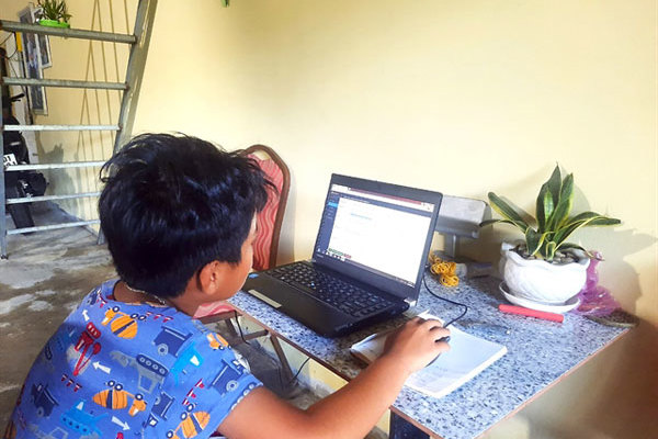 Ca Mau pioneers in halting online classes for primary schoolchildren