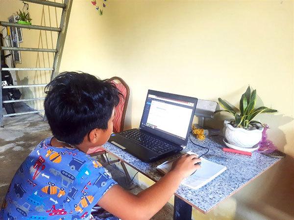 Ca Mau pioneers in halting online classes for primary schoolchildren