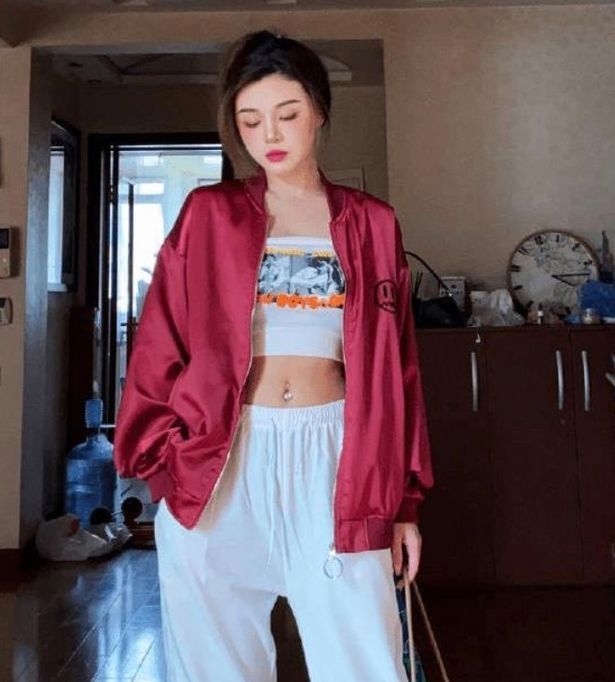 Hot girl Trung Quốc uống thuốc trừ sâu tự tử ngay trên live-stream