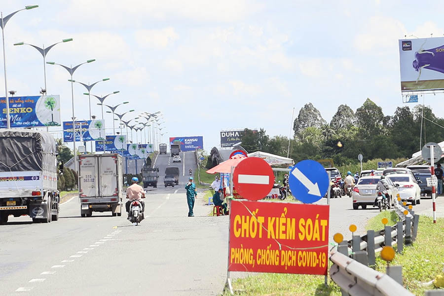 An Giang hạn chế người dân ra đường buổi tối, Vĩnh Long tháo chốt kiểm dịch