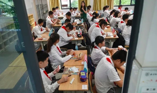 Trung Quốc thông qua luật giảm sức ép về dạy và học