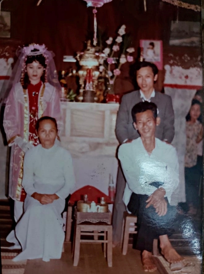 Chuyện tình cảm động của cụ ông 'gặp bạn gái một lần rồi cưới'