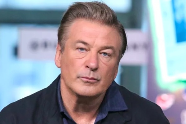 Alec Baldwin huỷ toàn bộ công việc sau khi vô tình bắn chết quay phim