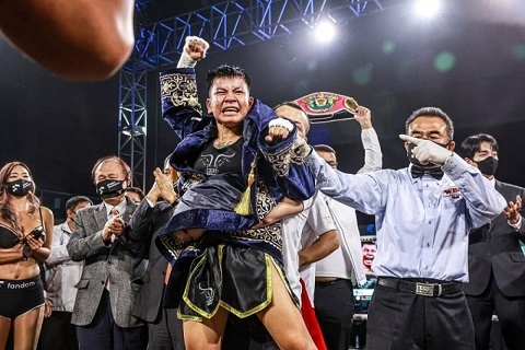 Thu Nhi makes history as she wins WBO mini-flyweight title