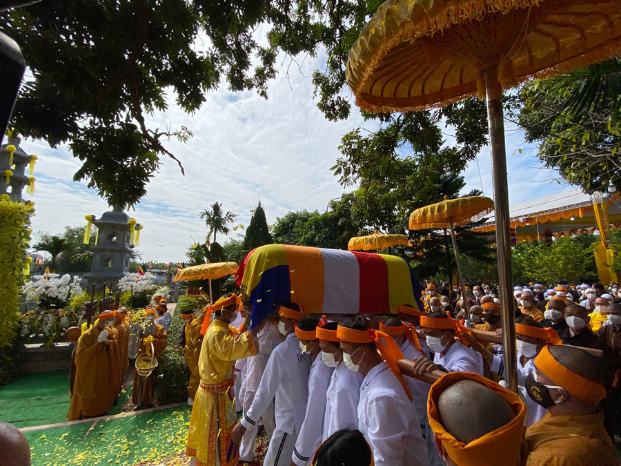 Tăng ni, phật tử thành kính tiễn biệt Đại lão hòa thượng Thích Phổ Tuệ