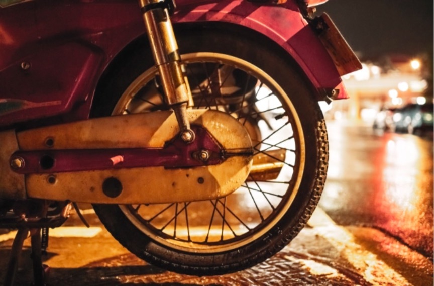 Anh phạt nặng xe máy không đạt chuẩn đi vào