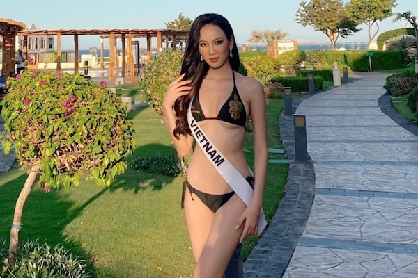 Đại diện Việt Nam loạng choạng khi diễn áo tắm ở Miss Intercontinental