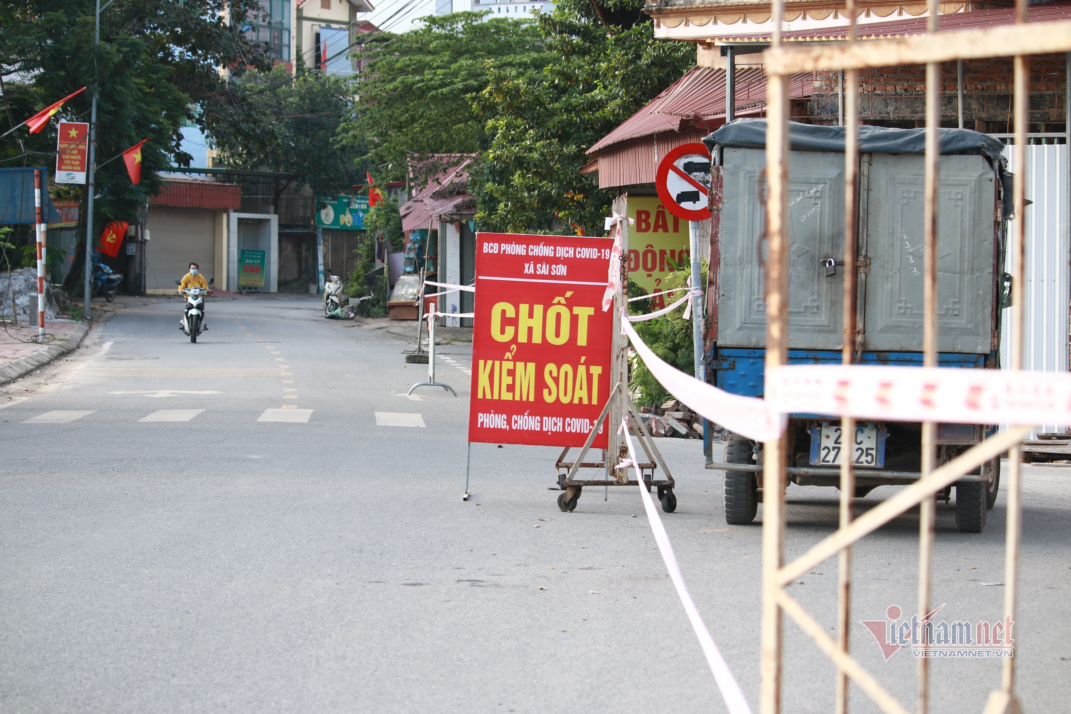 Có 6 ca Covid, huyện ở Hà Nội phong toả nhiều trụ sở, khu dân cư -  VietNamNet