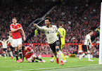 Salah 'nổ' hat-trick, Liverpool đè bẹp MU