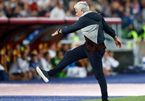 Mourinho gây náo loạn Serie A, ‘rủ’ đồng nghiệp cùng… ăn thẻ đỏ