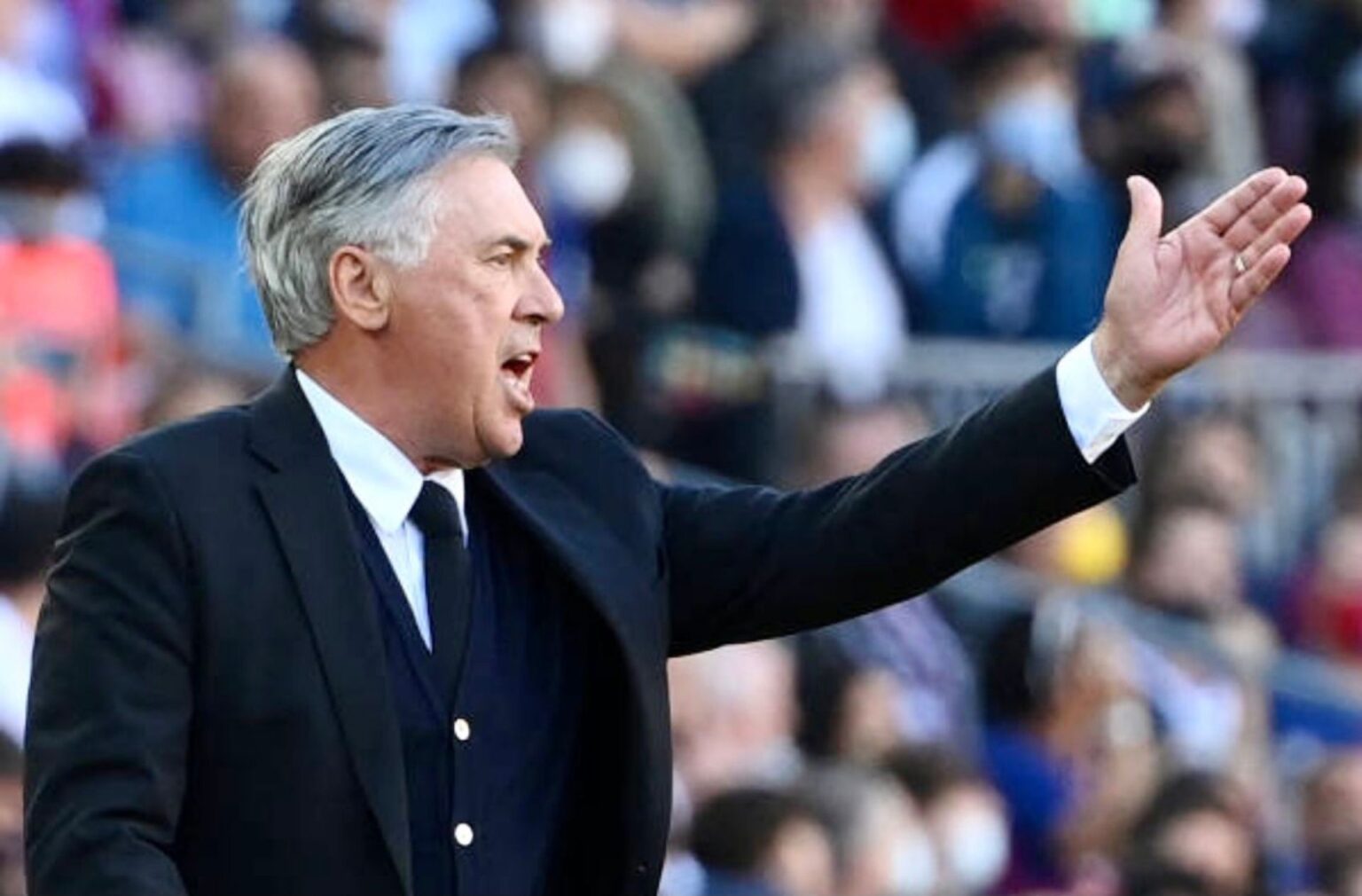 Real Madrid thắng đẹp Barca, HLV Ancelotti cảnh báo gắt