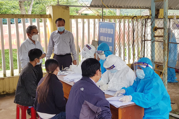 Ca nhiễm Covid-19 liên tục tăng, Quảng Nam phong tỏa gấp hàng loạt hộ dân