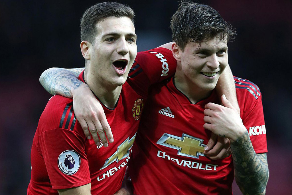 Mourinho kéo Lindelof và Dalot về Roma